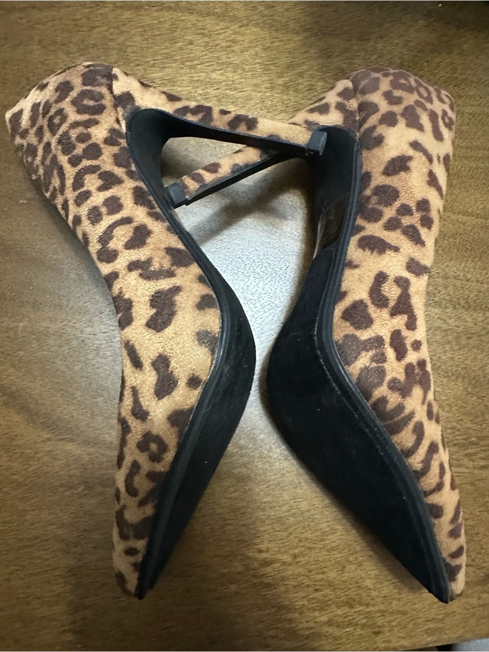 Leopard Print Point Toe Pumps - Picture 6 of 8